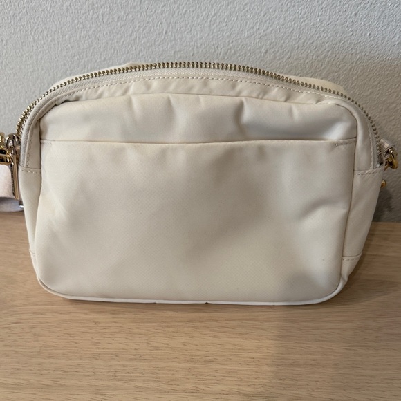 lululemon athletica Ivory Everywhere Crossbody 3L Bag - Picture 3 of 10